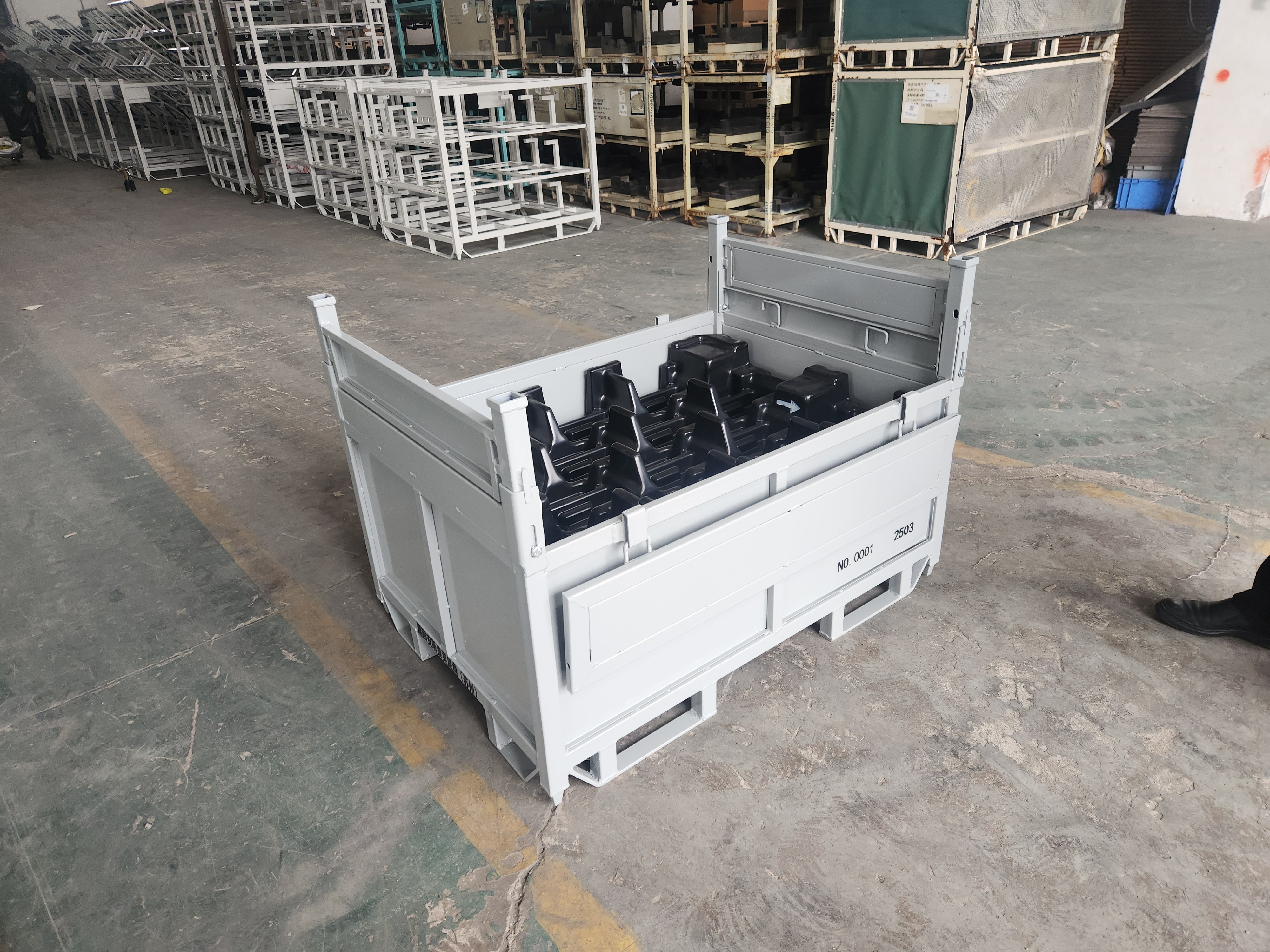 Metal box packaging solution + black blister inner lining Metal box packaging solution + black blister inner lining