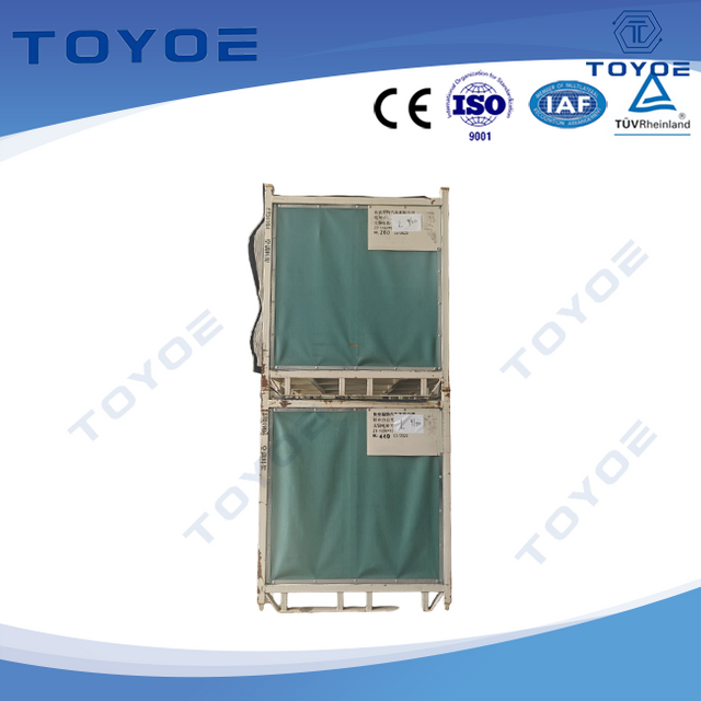 The stackable rack features dust-proof curtains for clean transport needs.