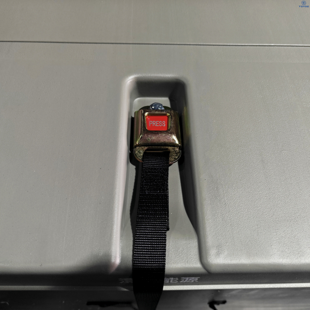 1100*1100*1100mm Ford's Plastic Pallet Boxes Secure Auto Parts in Transit.