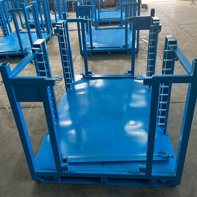 Metal-polyurethane frame ensures impact protection and compliance.