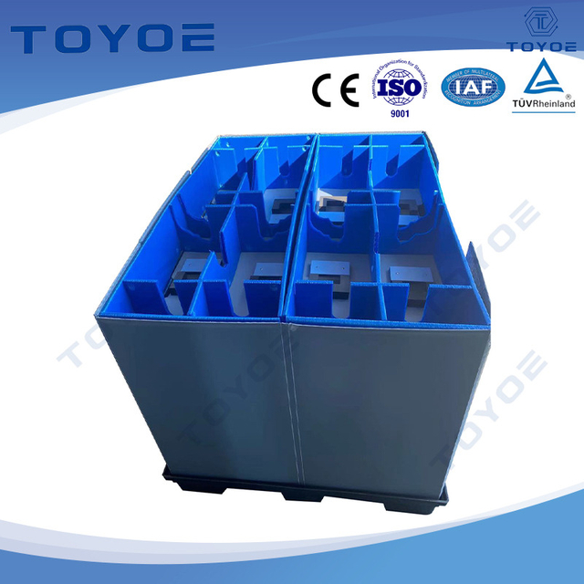 Square lightweight composite pallet box for the automotive industry