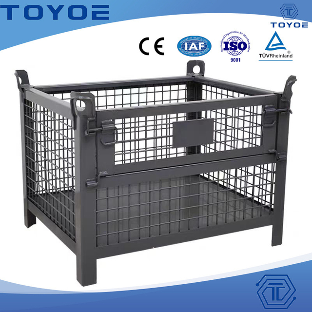 Collapsible automotive cage ensures safe parts transit.