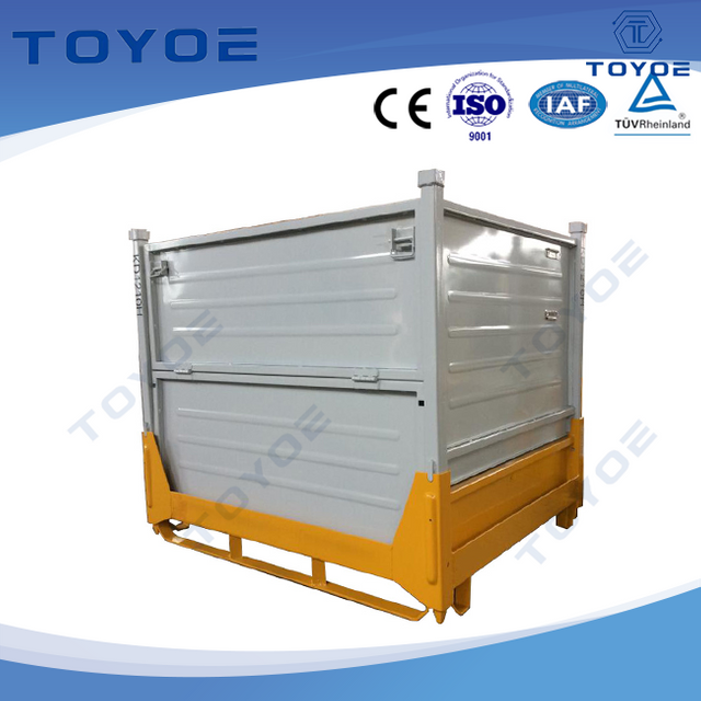 Forklift-friendly metal box, perfect for sea shipping.