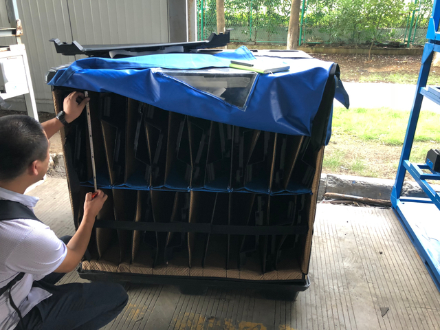 Heavy-Duty Plastic Pallet Box with Custom Liner Options