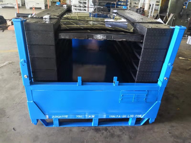 Metal pallet box