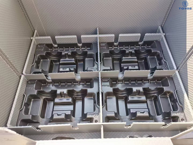 Combined packaging with plastic pallet box liners