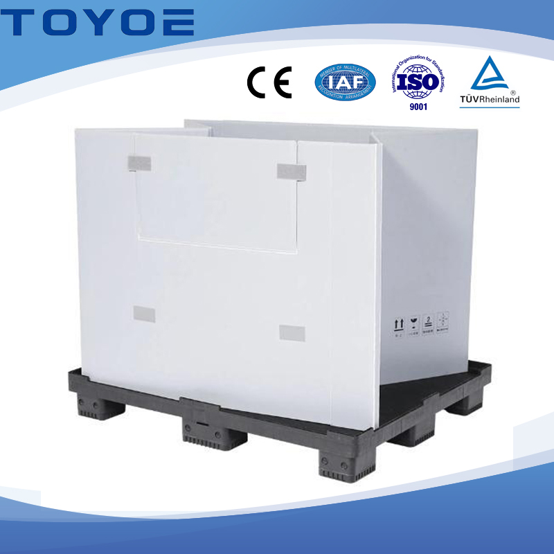Industrial Pallet Box Liners in Factory Setting