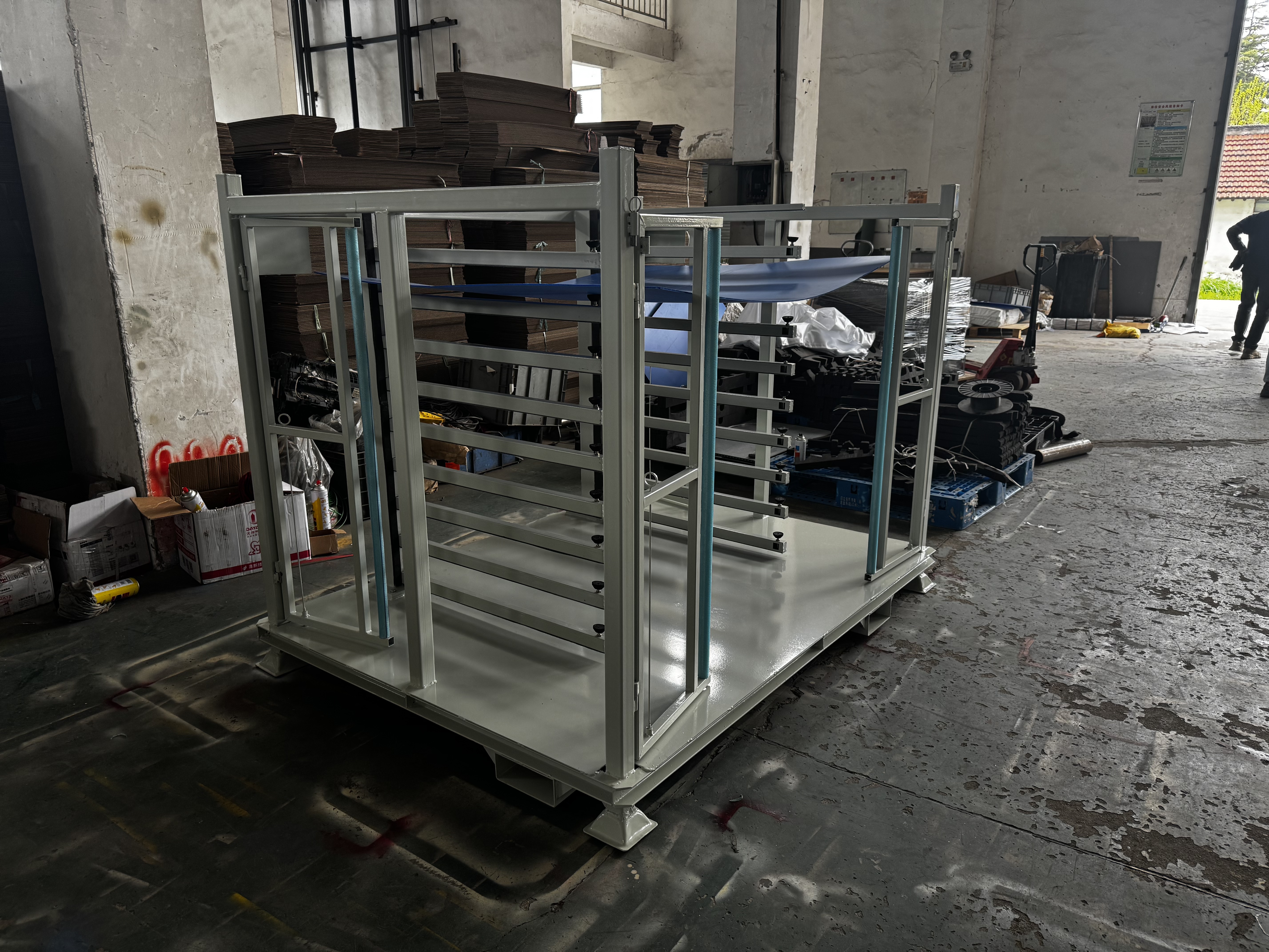 Metal storage rack for automotive parts